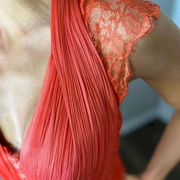 Catherine Deane Size 8 US has a stain on the right bust - Picture 5 of 12